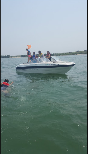 Vans Lakeview Fishing Camp