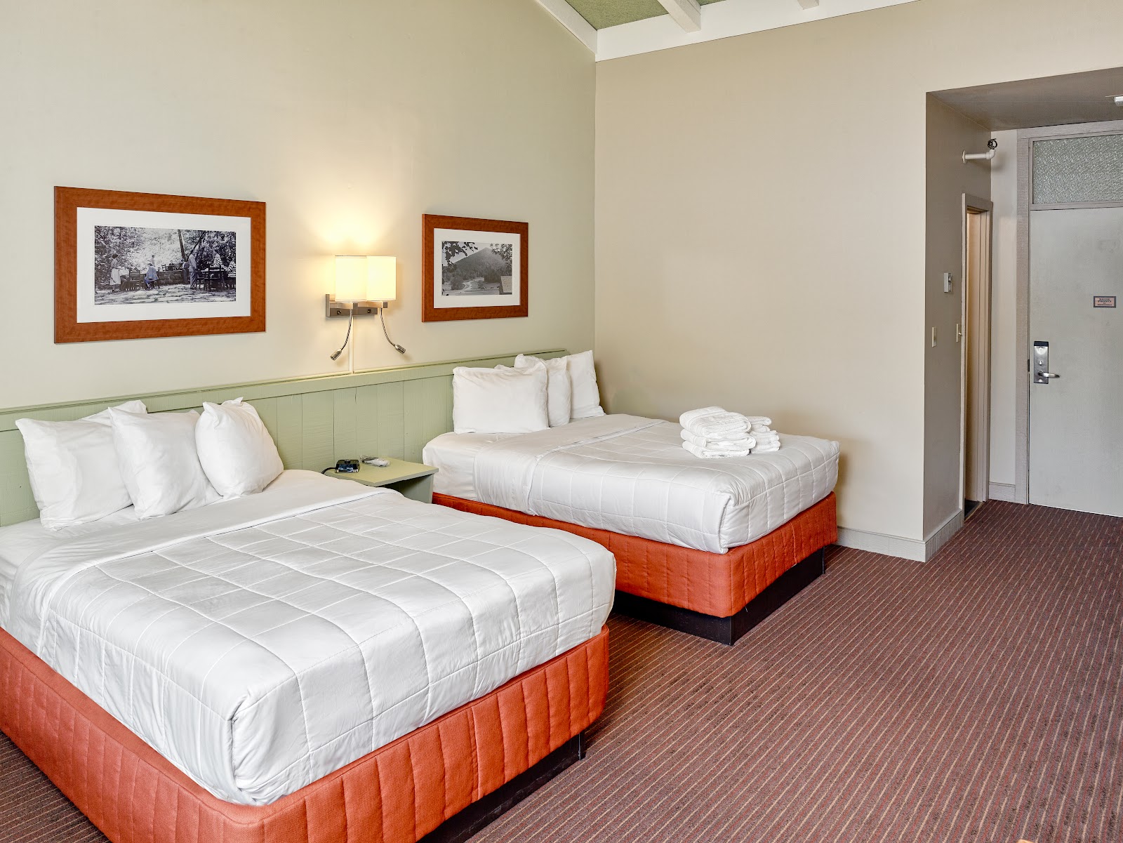 Peaks of Otter Lodge