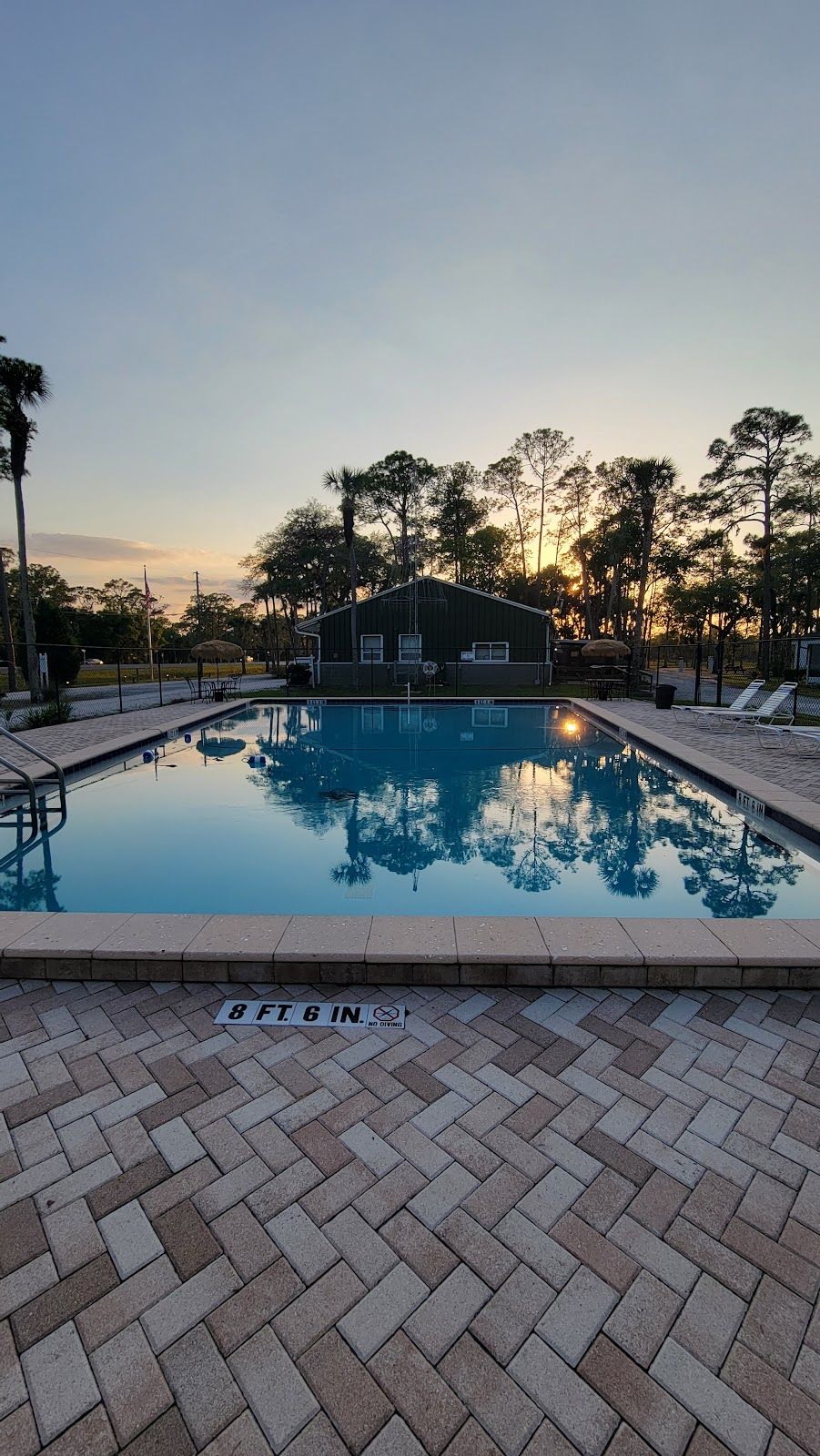 GNP--CHRISTMAS AIRSTREAM PARK