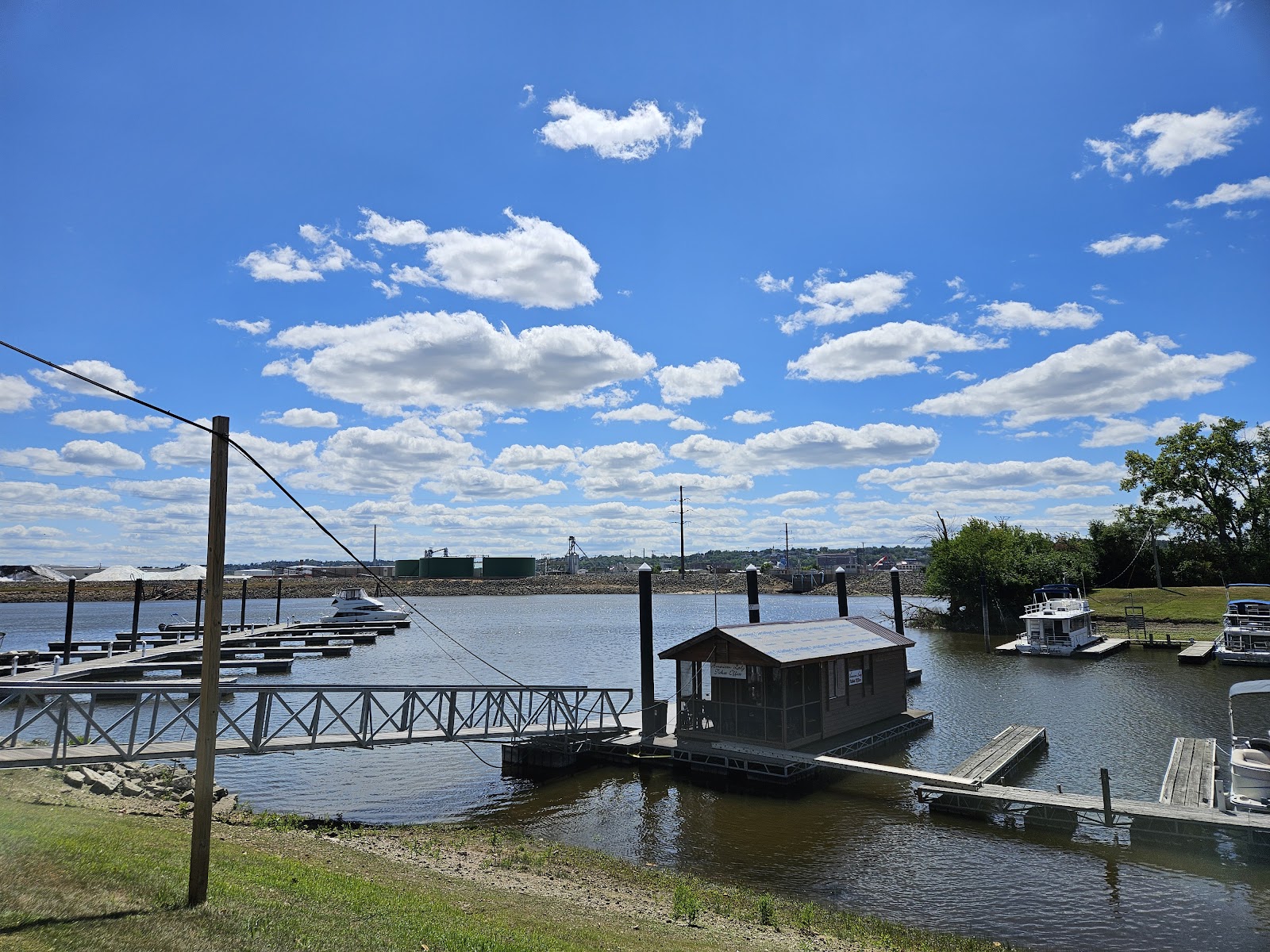 Dubuque Yacht Basin & RV Park