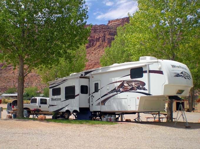 Spanish Trail RV Park & Campground