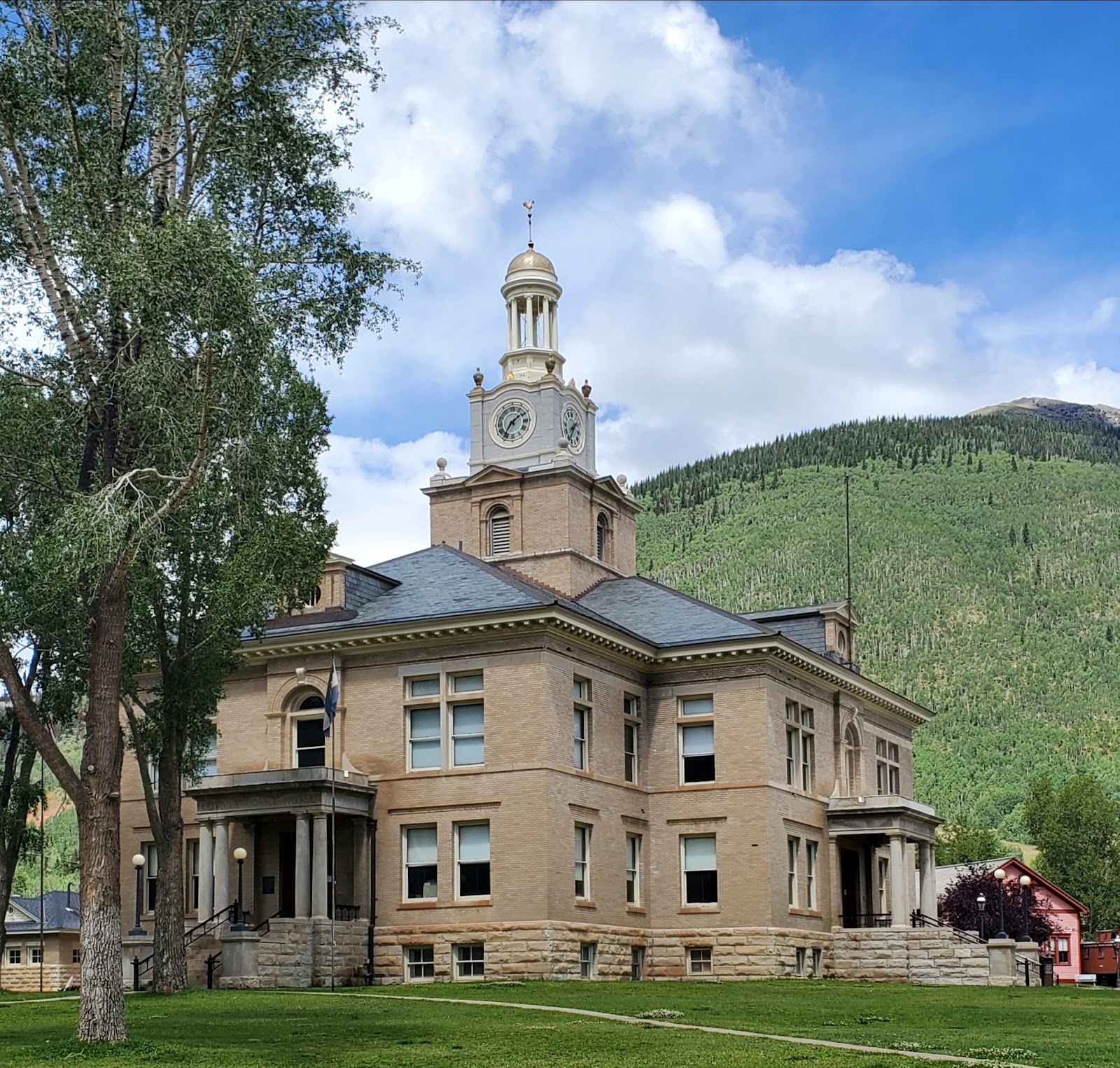 Red Mountain Motel, RV Park & Cabins