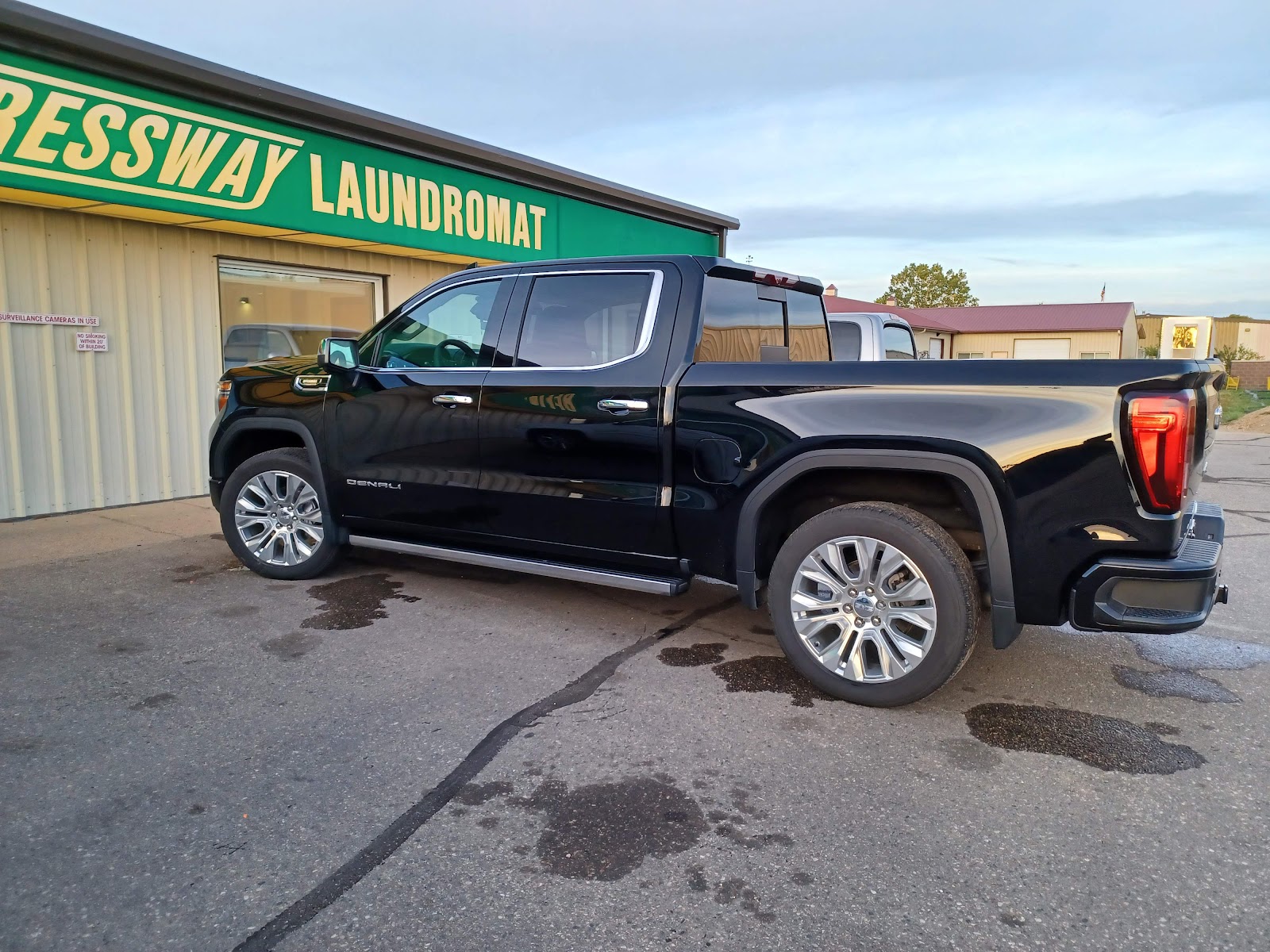 Expressway Laundromat & Car