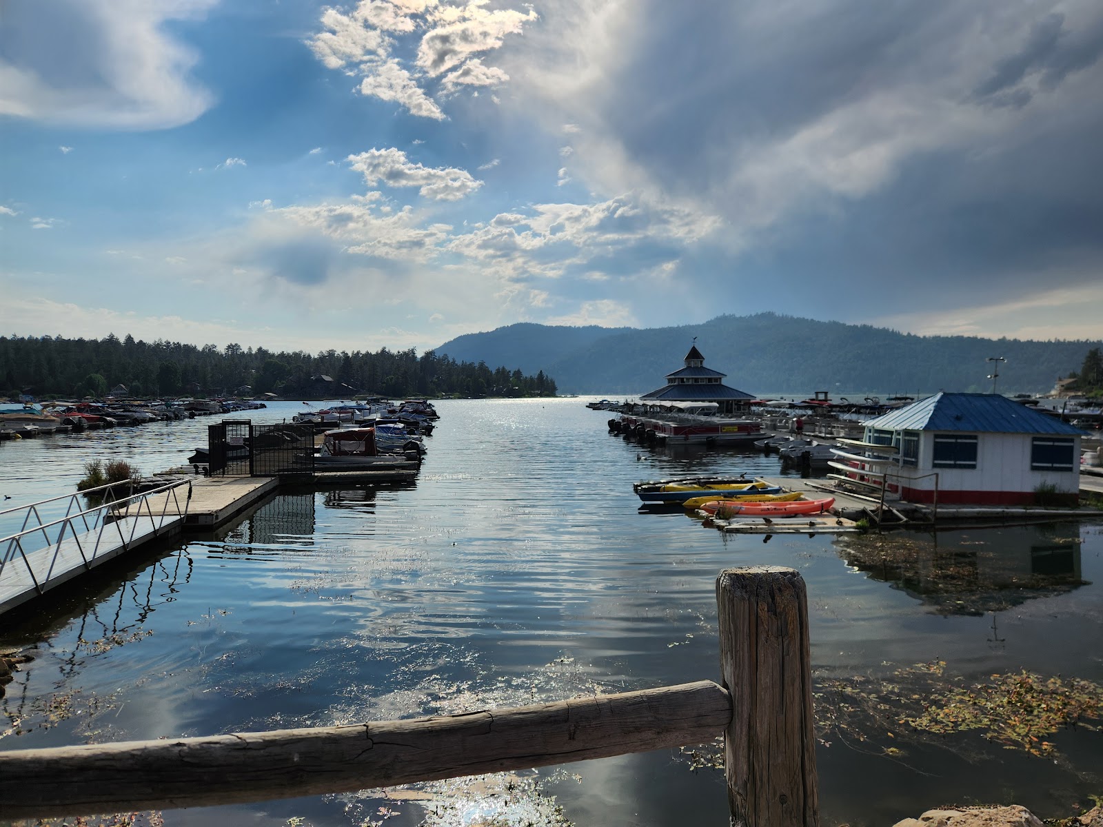 Holloway's Marina & RV Park