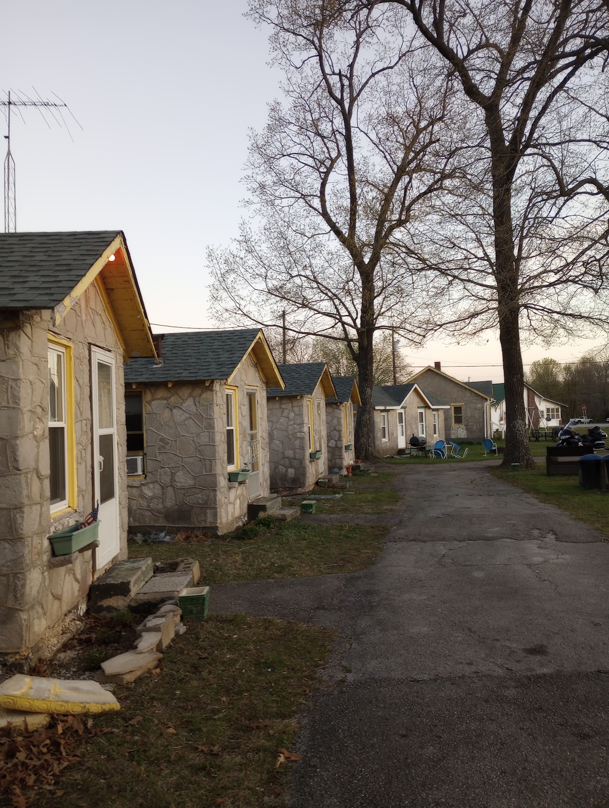 Oake's Cabins & Campgrounds