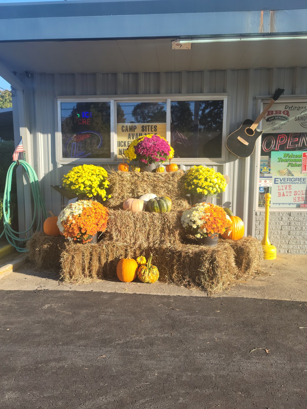 Hillcrest Market and Campground