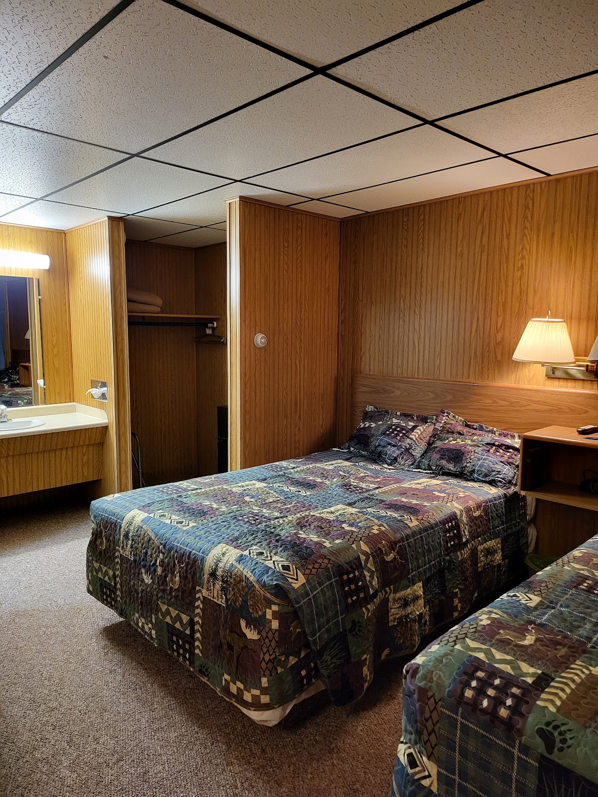 Edgewater Inn & RV Park