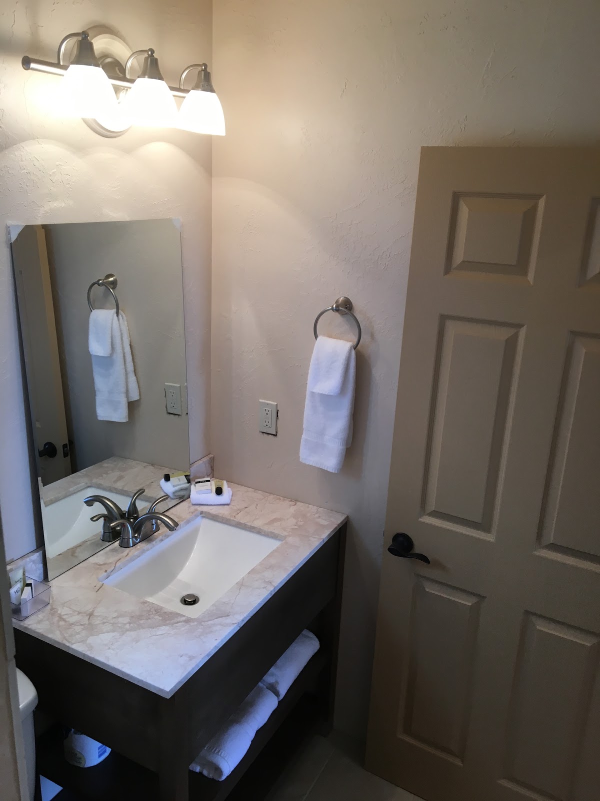 Mountain Ridge Hotel & RV Park