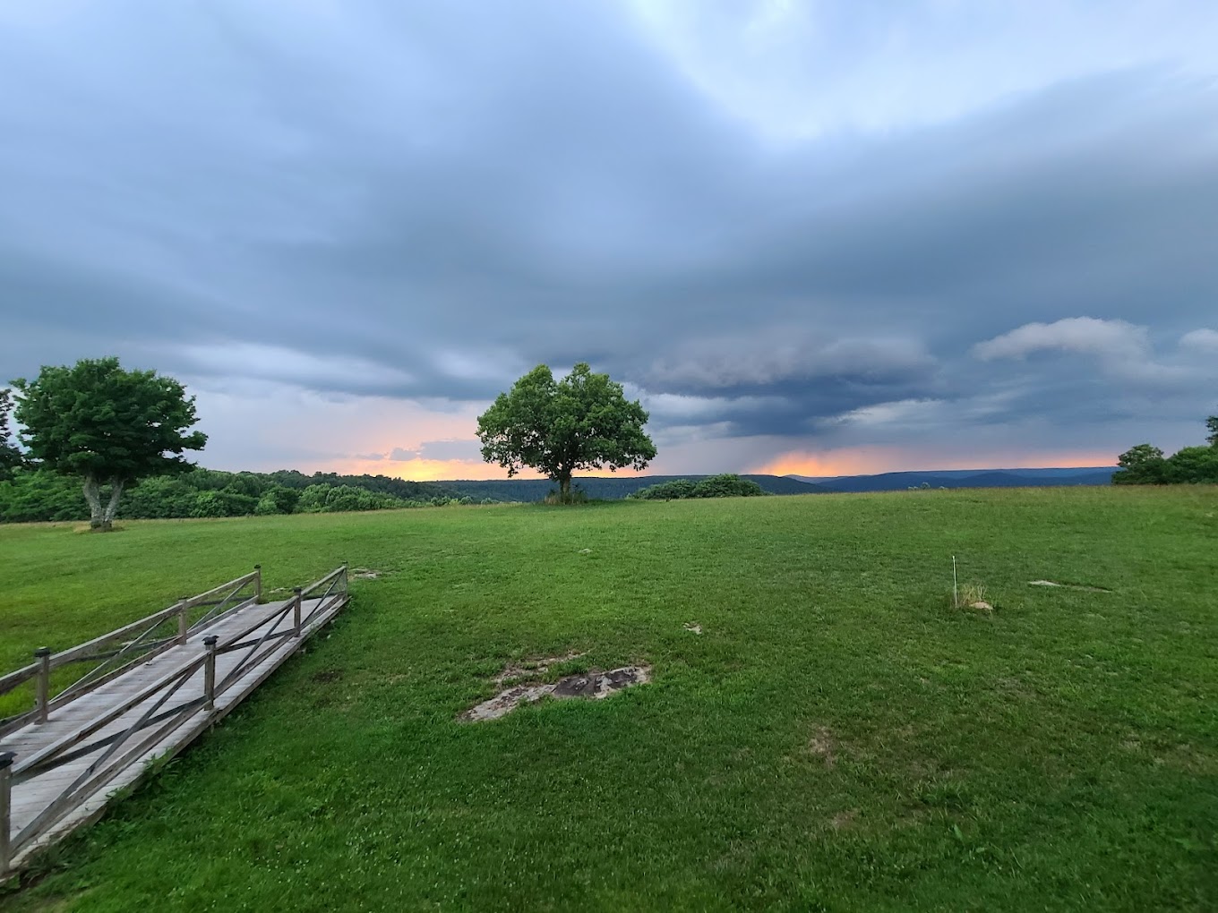 Grand View Cabins & RV Park