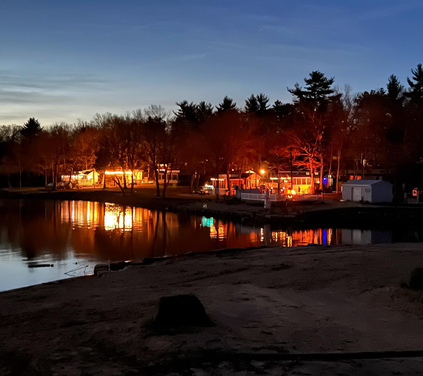 Holiday Shores Camp-Resort