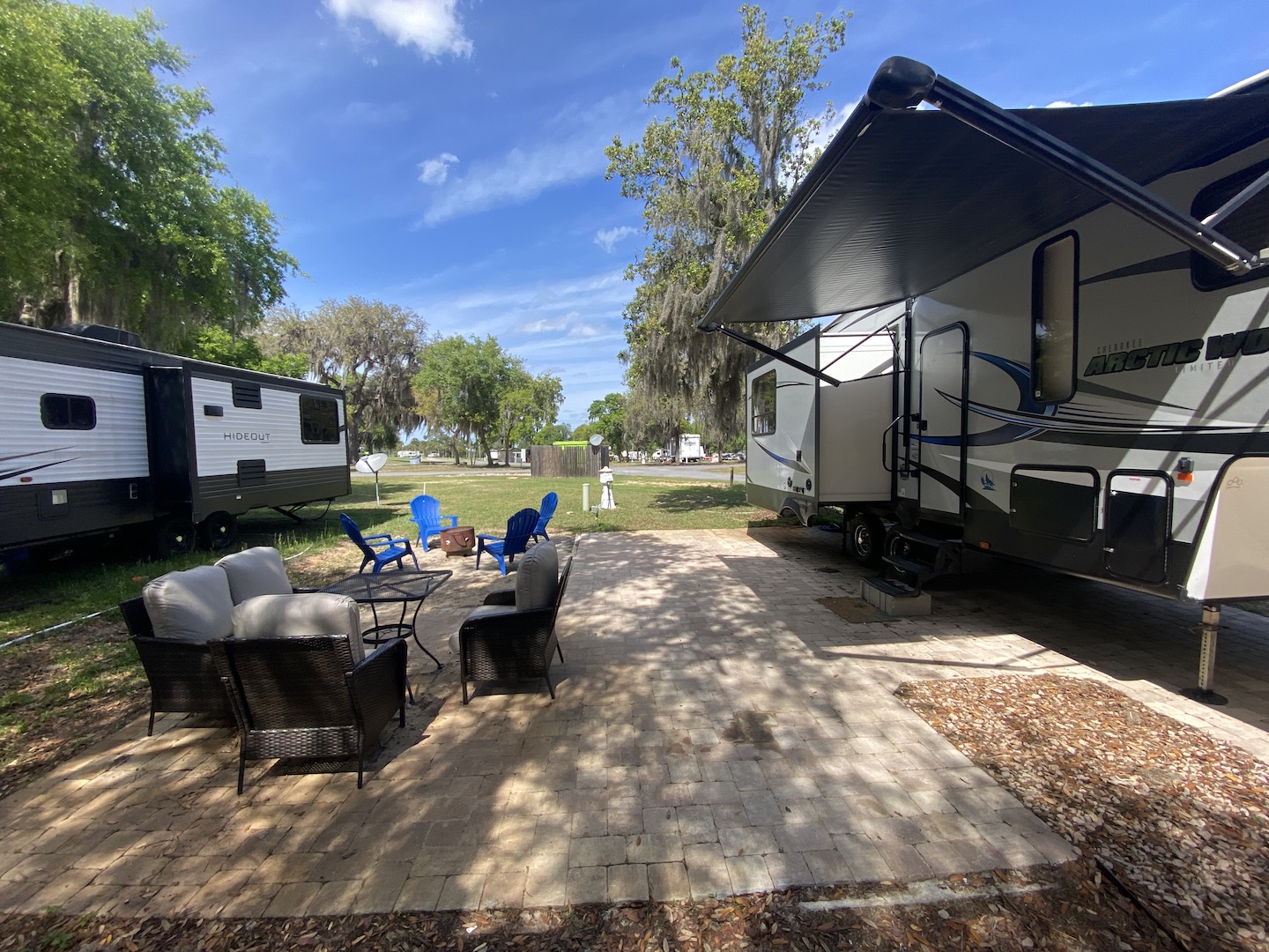 Lake Oklawaha RV Resort