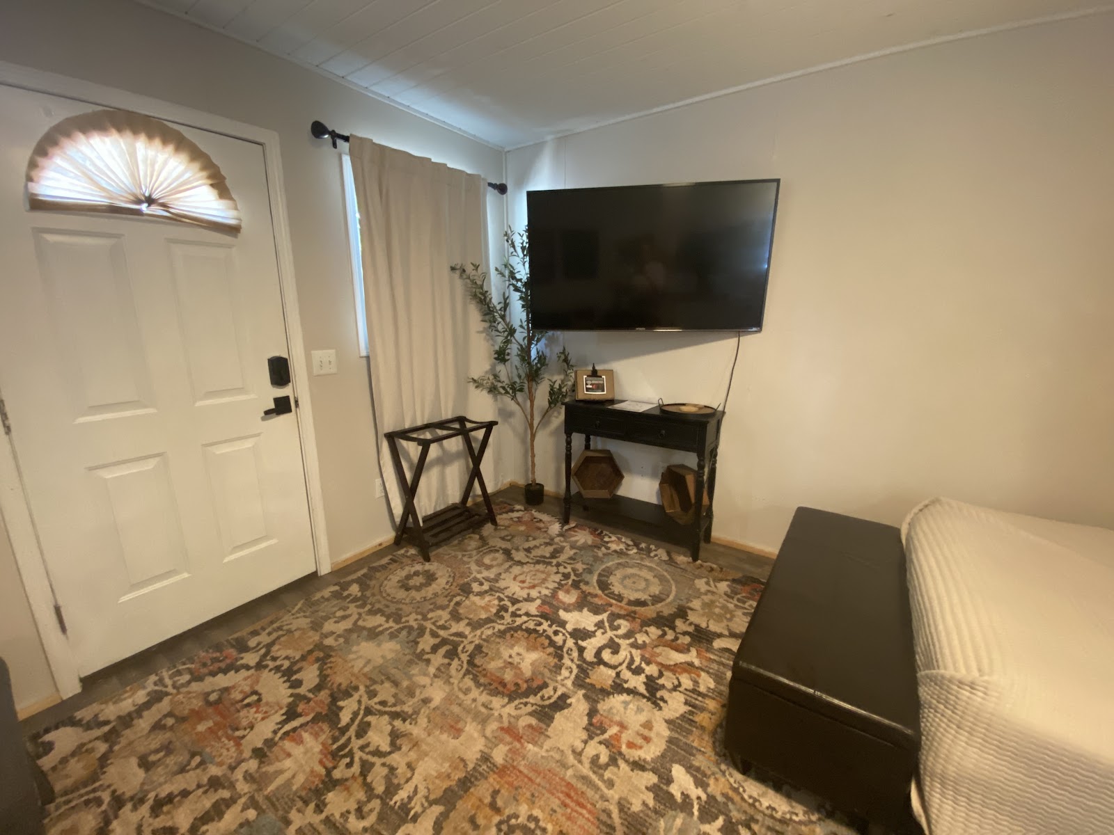 The Weekender Cabins and RV Retreat