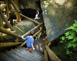 Lost River Gorge And Boulder Caves
