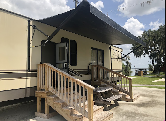 Oak Harbor Lodging and RV Park