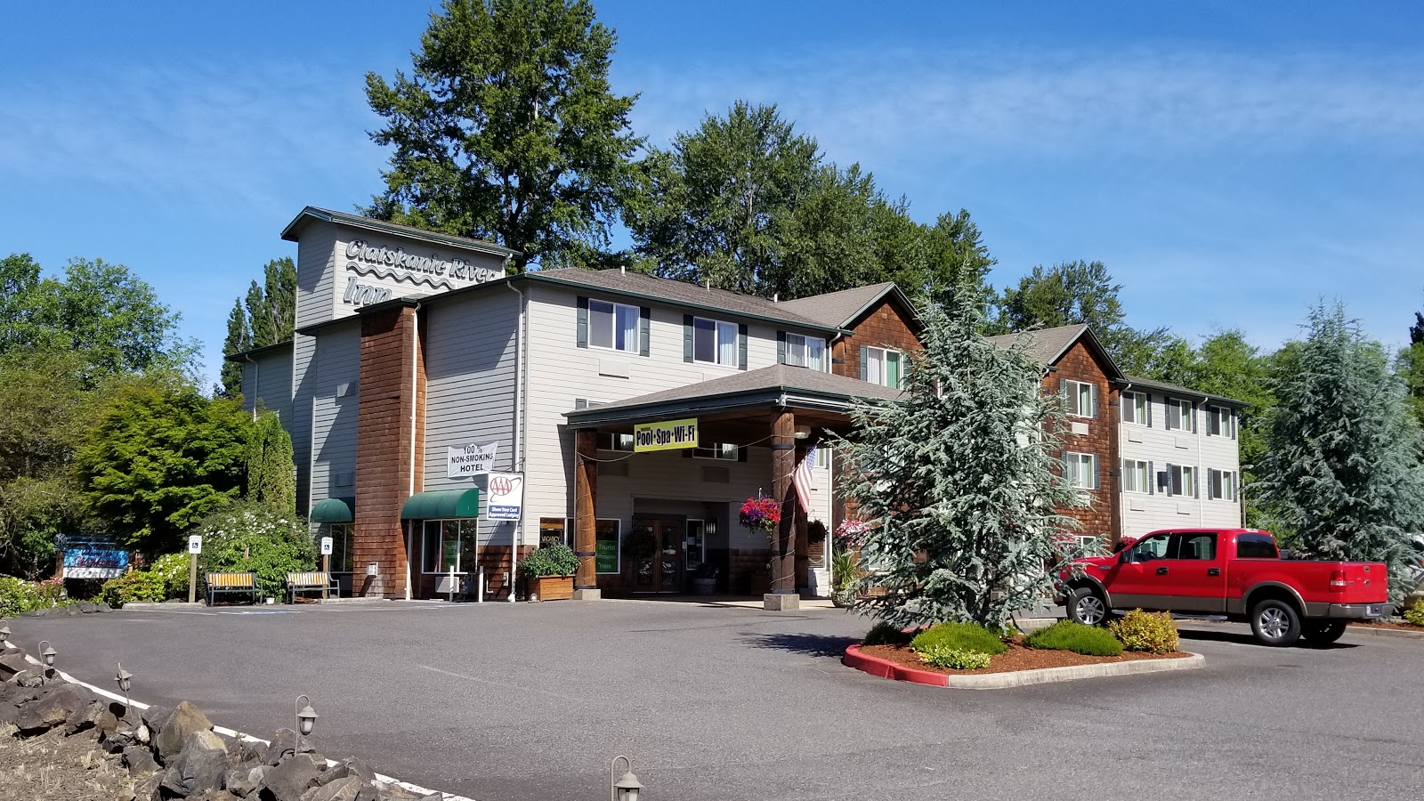 Clatskanie River Inn and RV Park