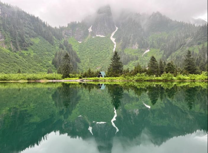 Swan Lake Cabin Petersburg