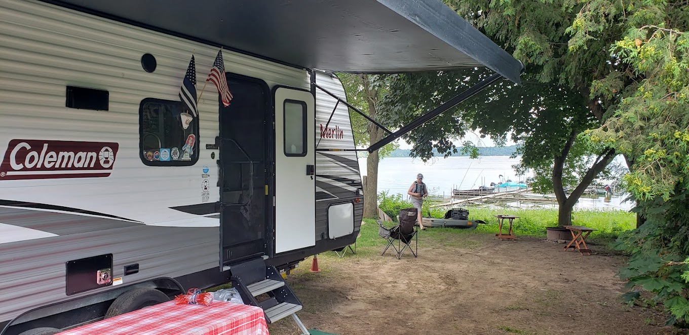 McLear's Cottage Colony & Campground