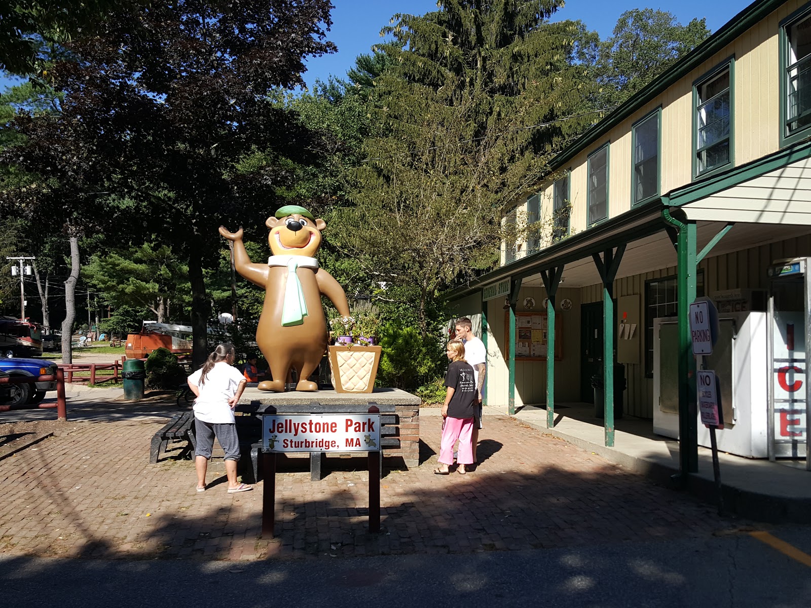 Yogi Bear's Jellystone Park