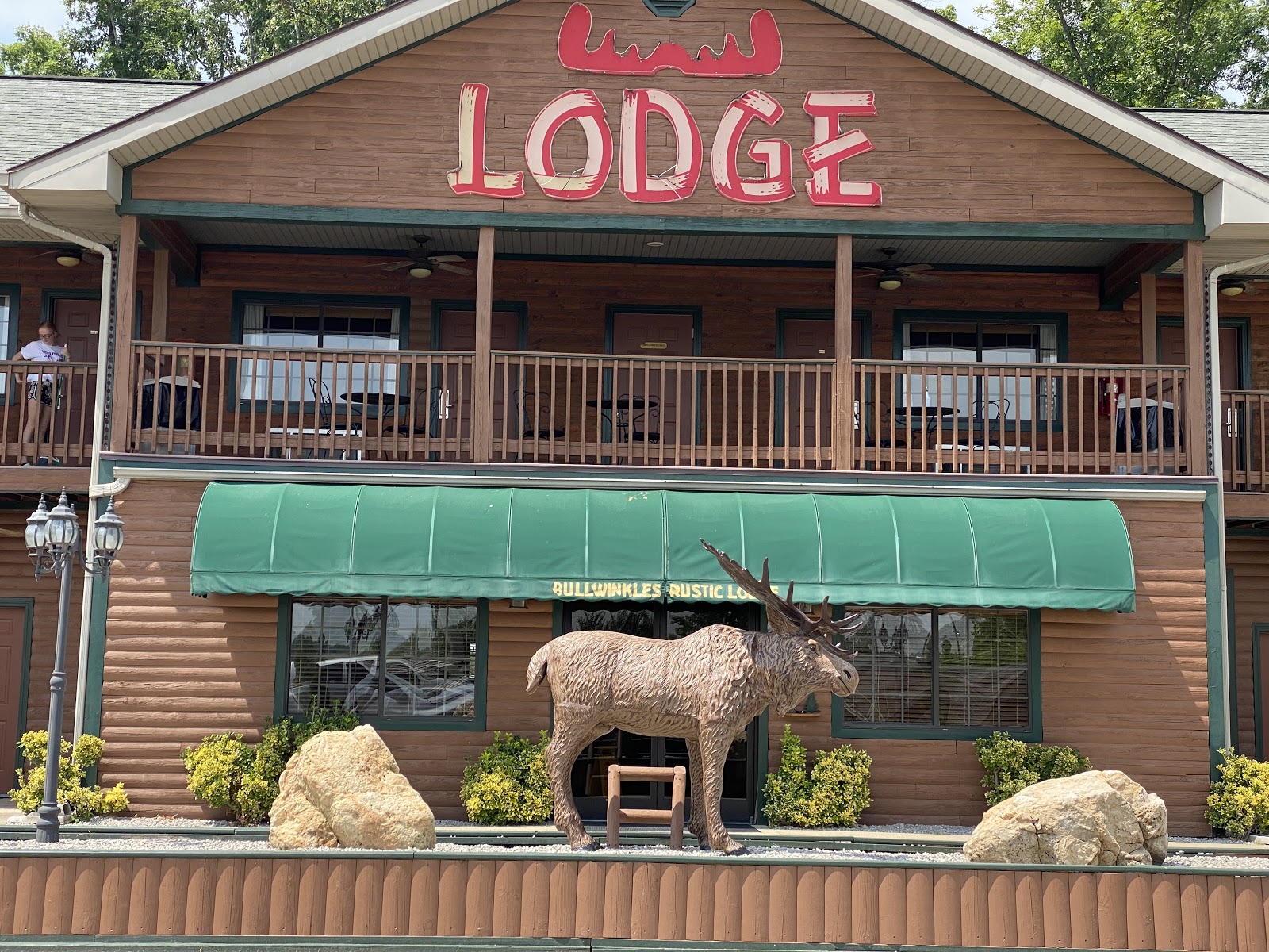 Bullwinkles Lounge Rustic Lodge & RV Park