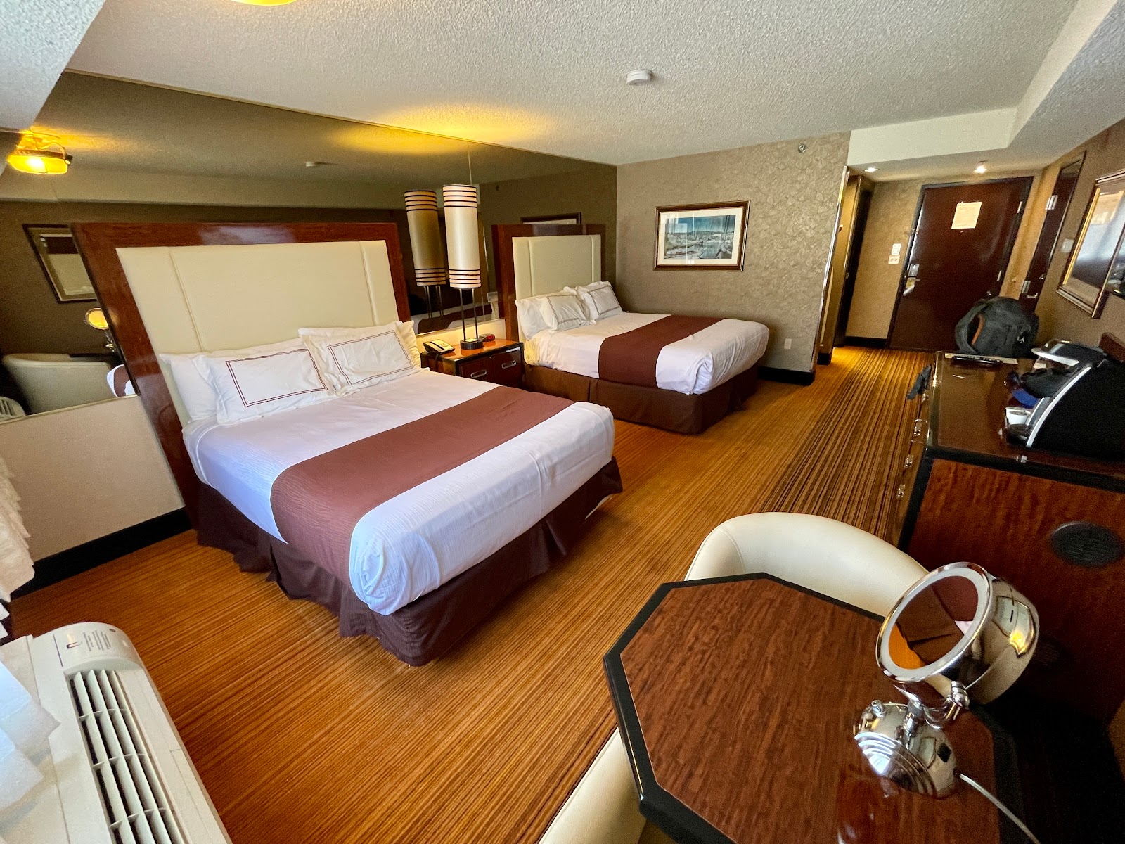 Peppermill Inn & Casino