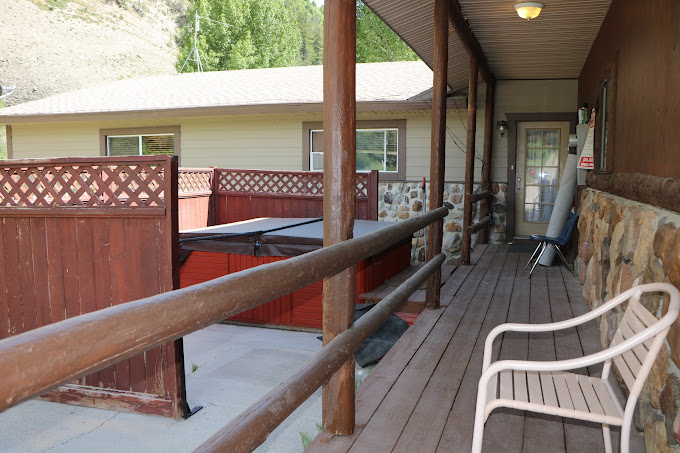 Cub River Lodge & RV Park