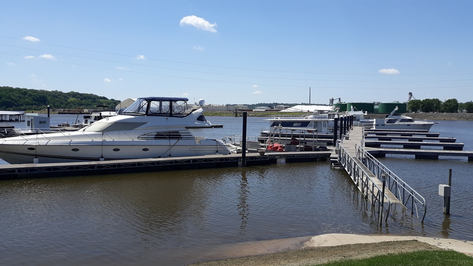 Dubuque Yacht Basin & RV Park
