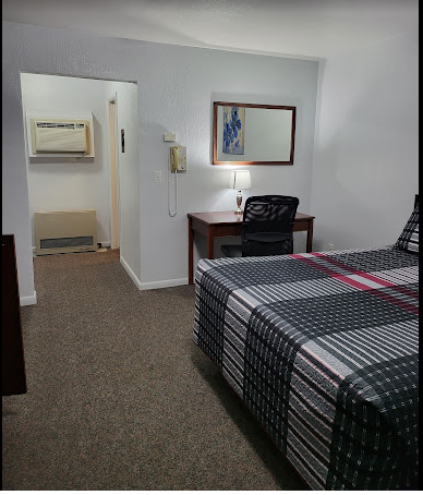 Bear Paw Motel & Trailer Court