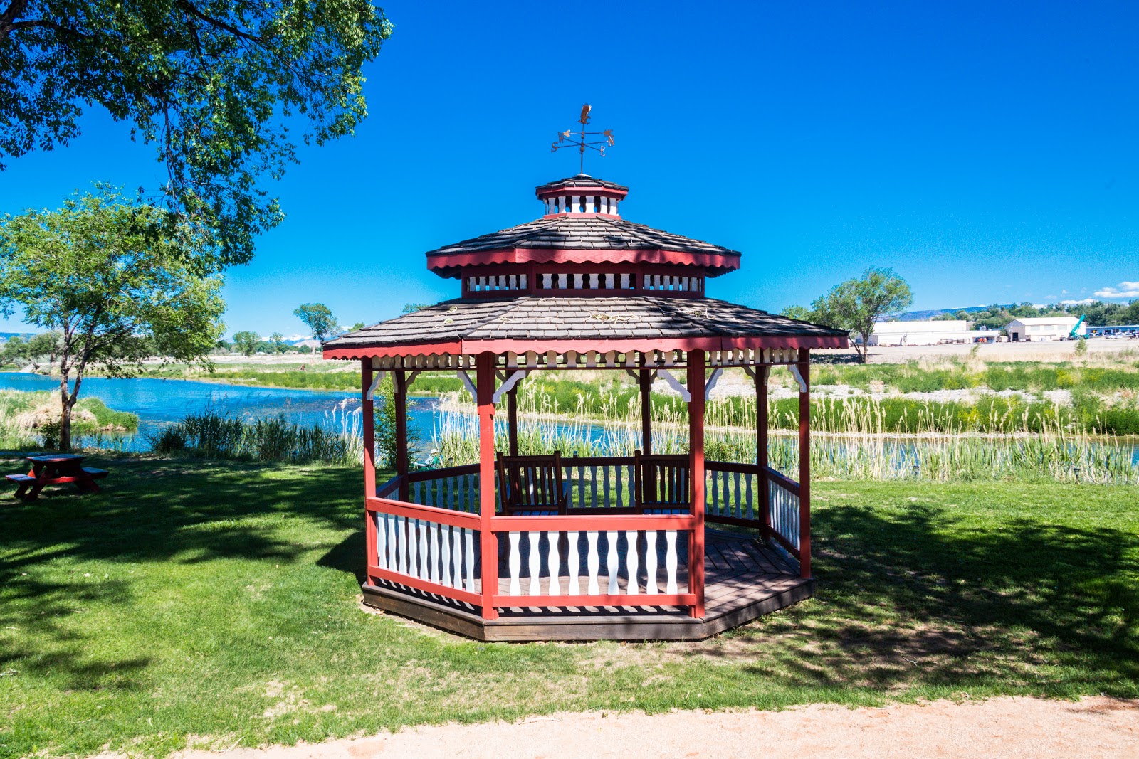 Riverwood Inn & RV Park