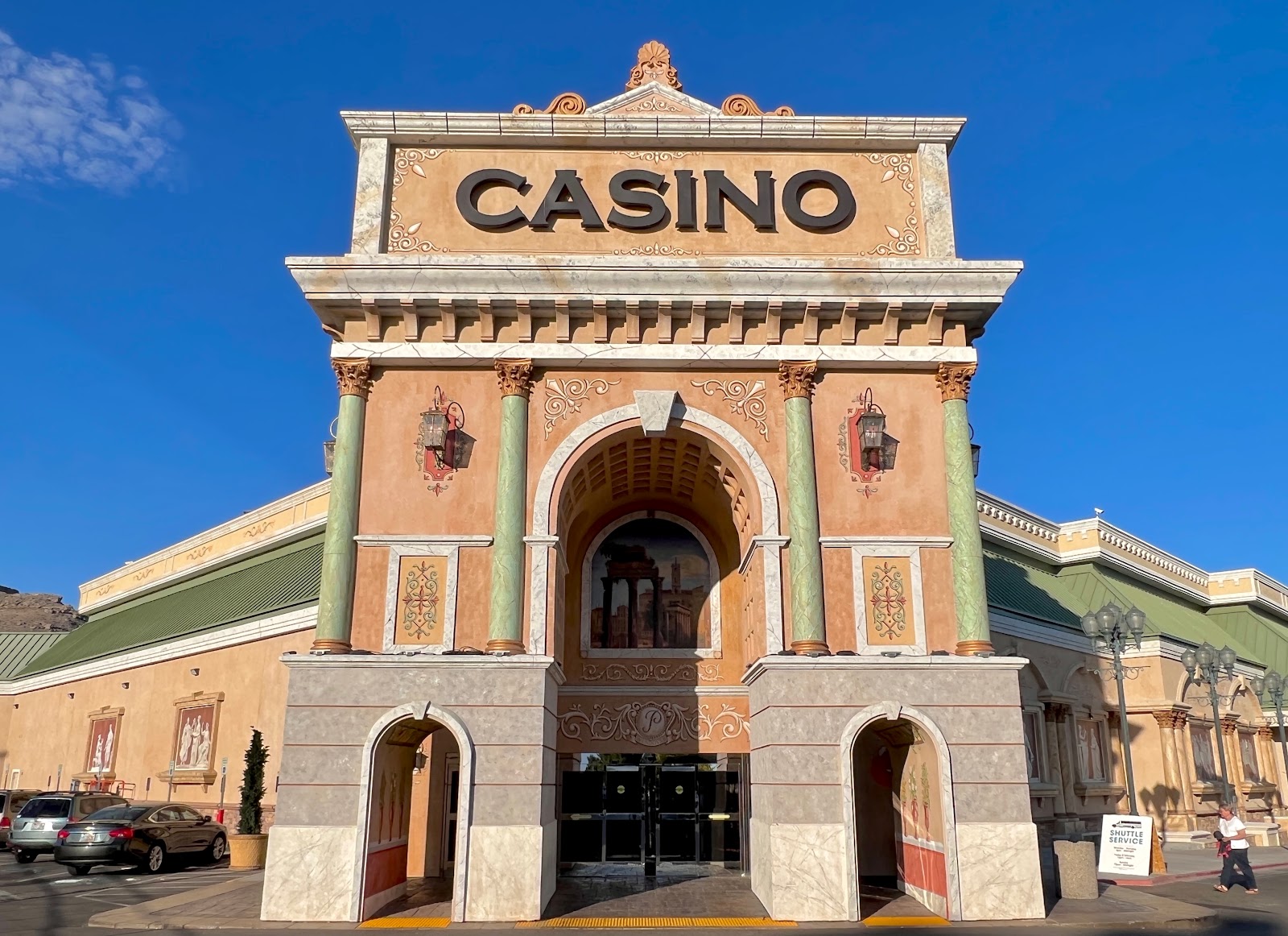 Peppermill Inn & Casino