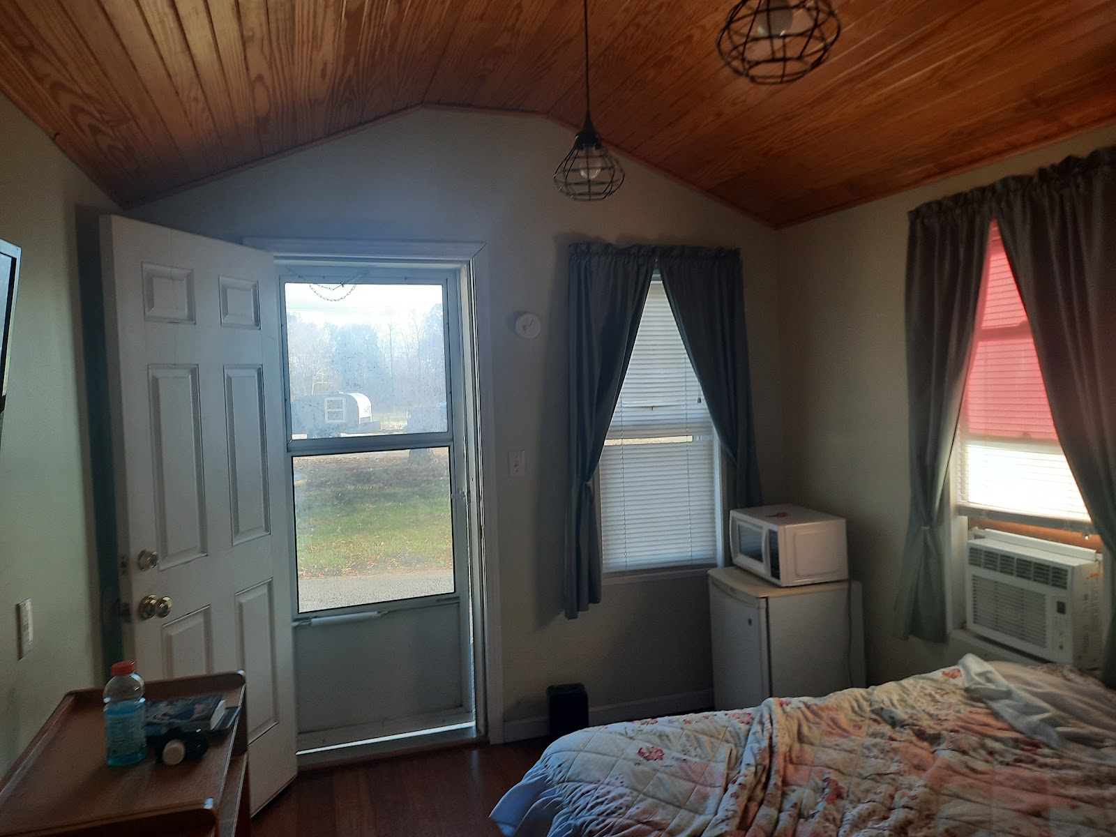 Oake's Cabins & Campgrounds