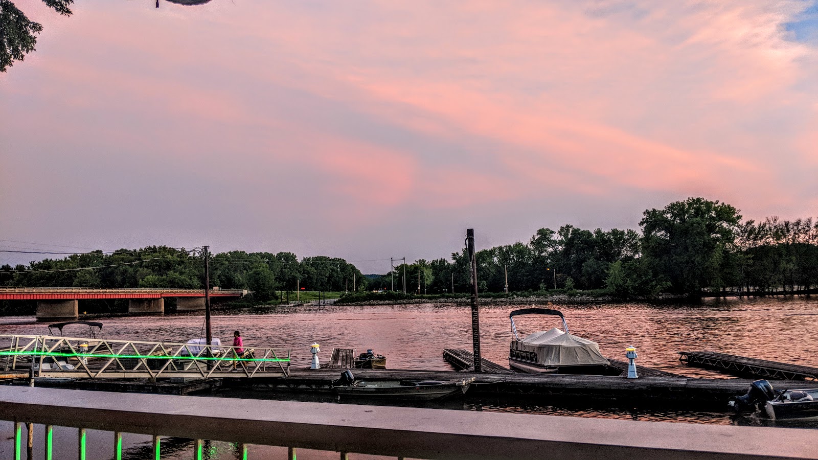 Mr-Sippi Yacht Brokerage Bar & Campground