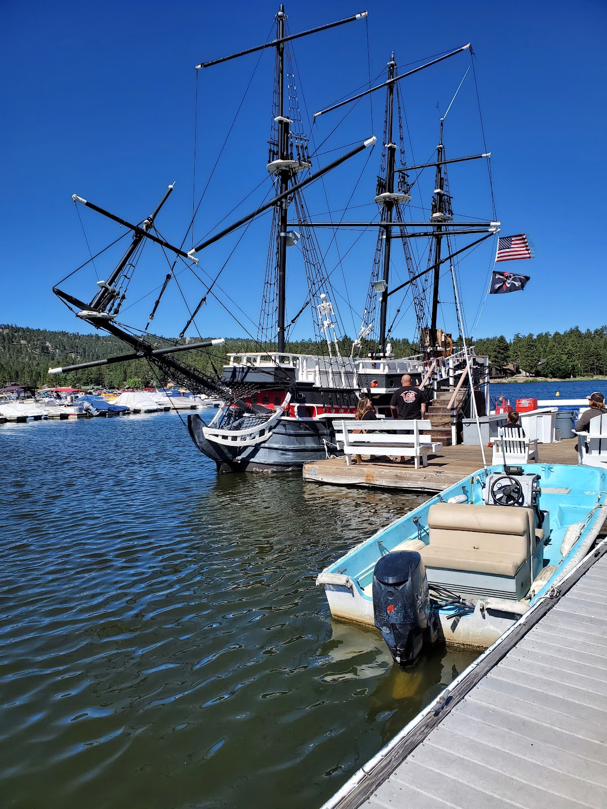 Holloway's Marina & RV Park