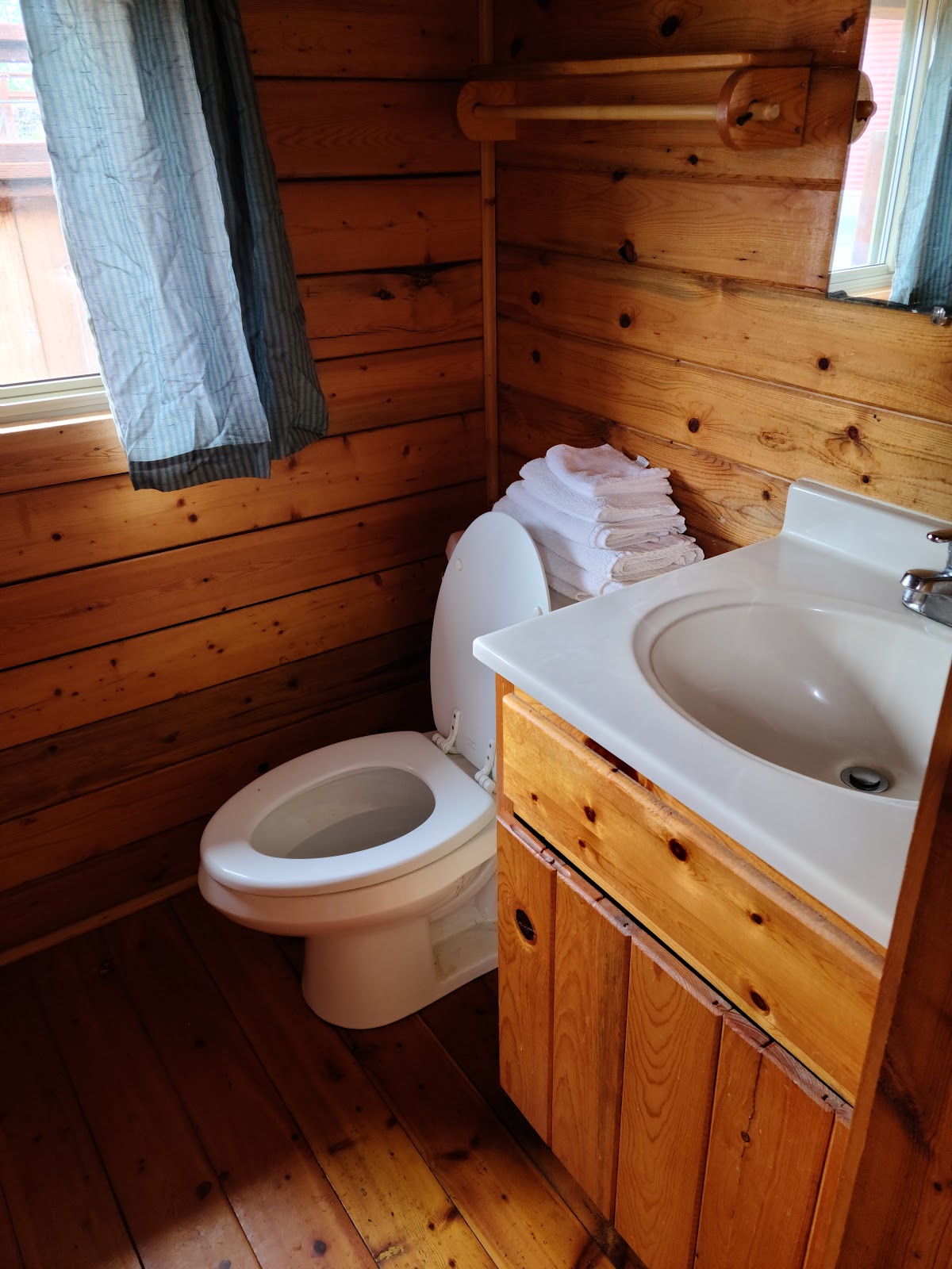 Redwood Coast Cabins & RV Resort