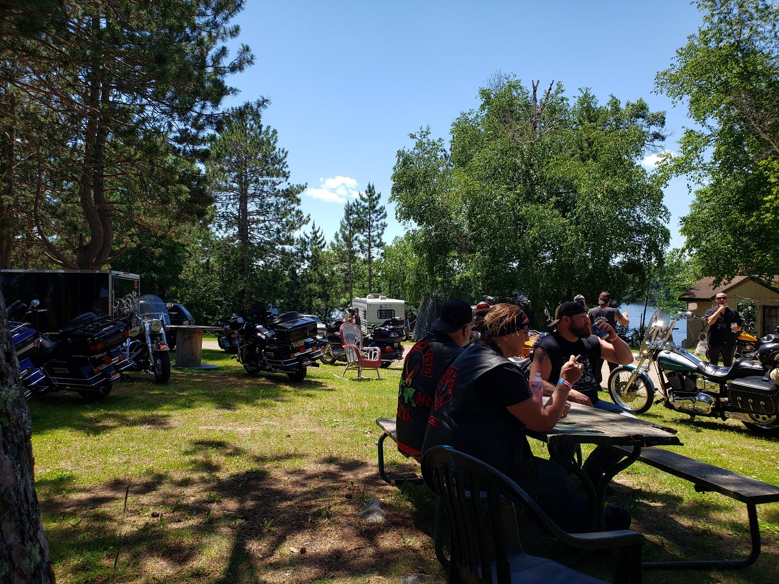 Madays Fish Trap Bar and Resort