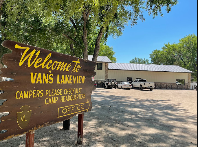 Vans Lakeview Fishing Camp