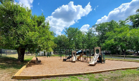 Spacious Skies Country Oaks