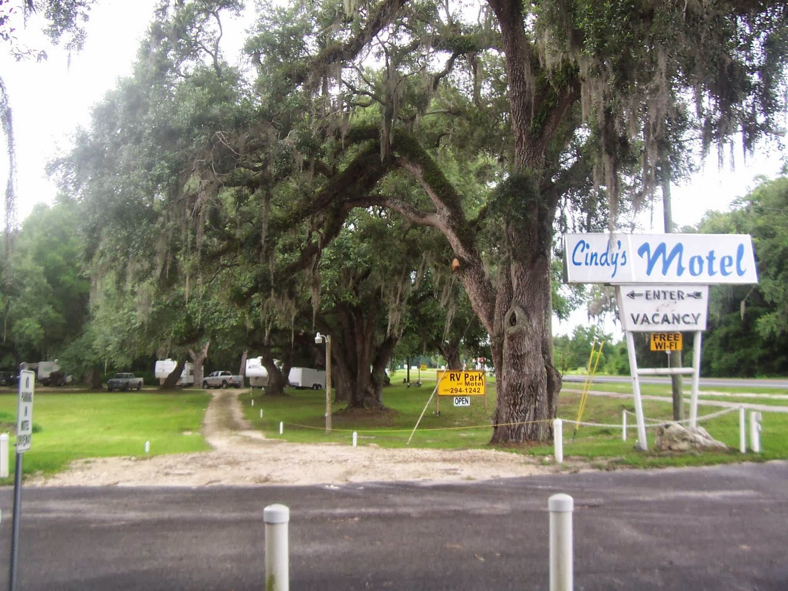 Cindy's RV Park & Motel