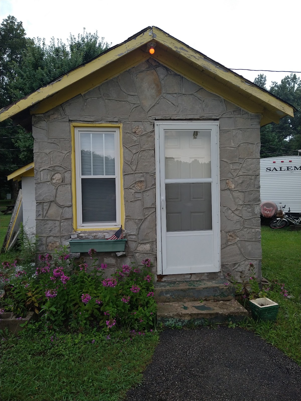 Oake's Cabins & Campgrounds