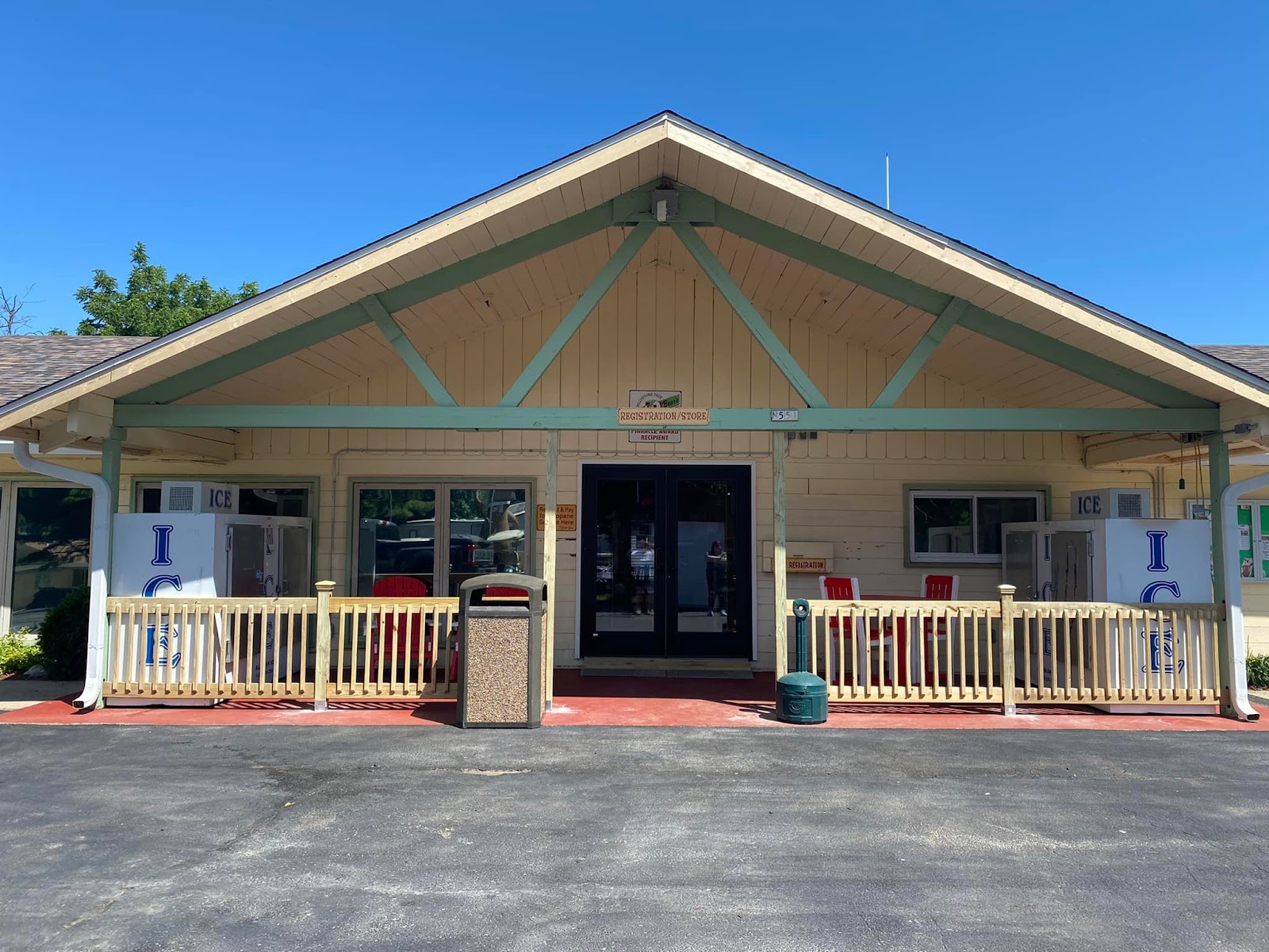 YOGI BEAR JELLYSTONE PK-FT ATKINSON