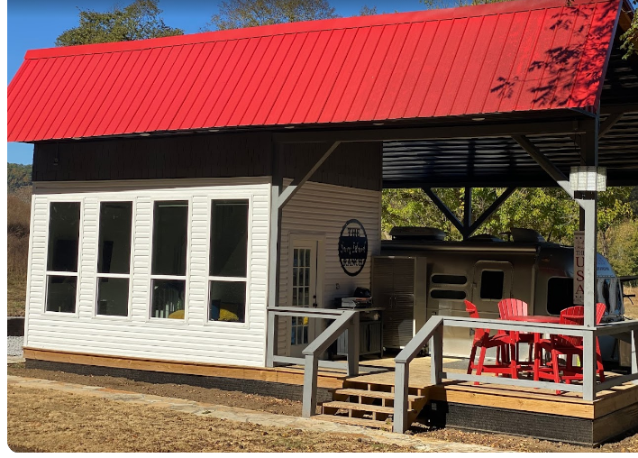 Savoy Island Ranch - Glamper Airstream Mansion