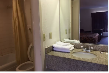 Ashburn Inn & RV Park