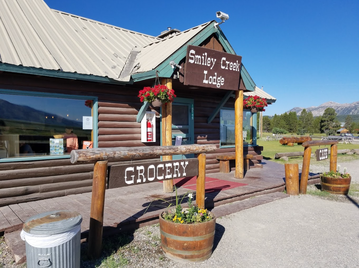 Smiley Creek Lodge