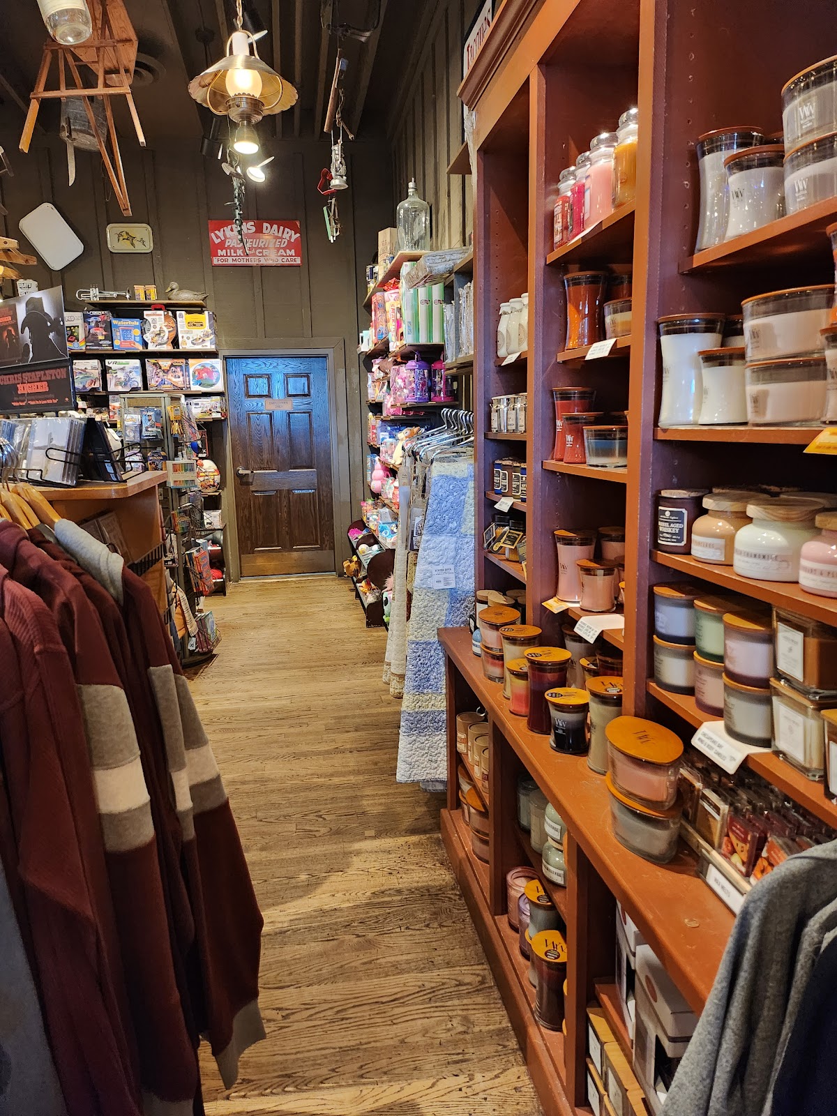 Cracker Barrel Old Country Store