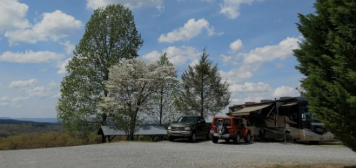 Fall Getaway for up to 15 people at the Private, Trimountain Retreat in Beautiful Ellijay, Georgia Camping