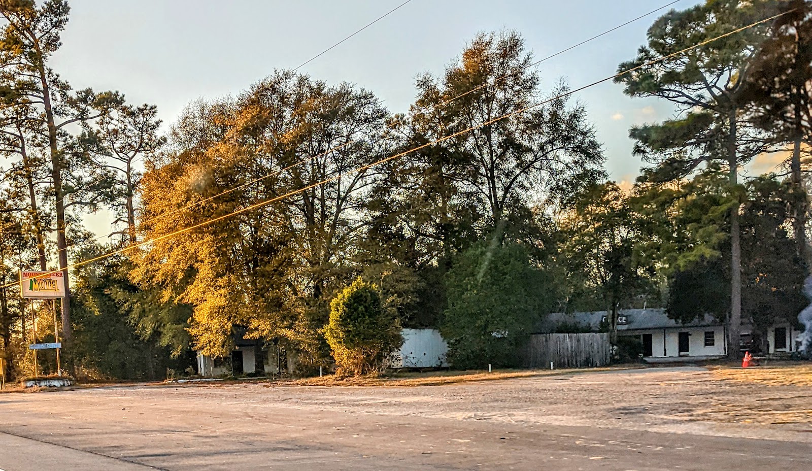 Mountaineer Motel and Campground