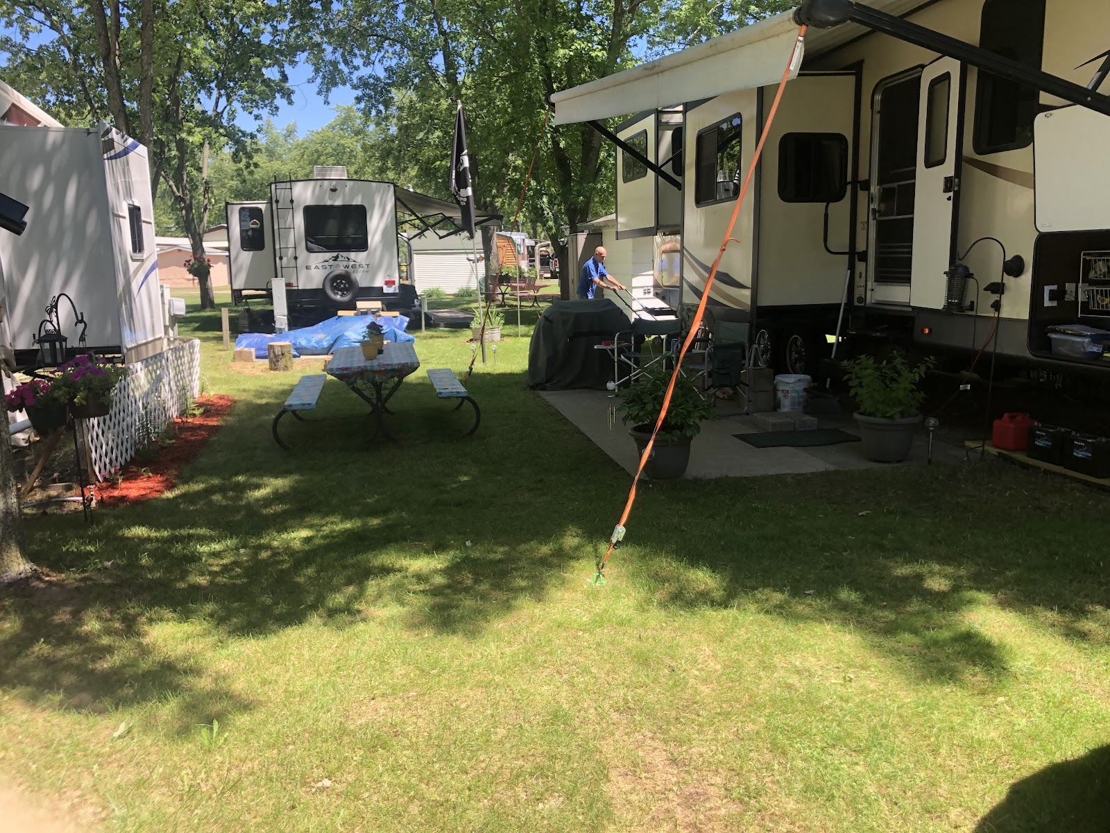 Hess Lake RV & Mobile Home Park
