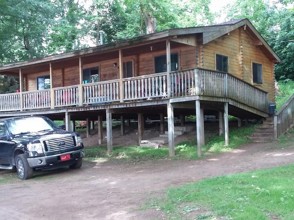 McLear's Cottage Colony & Campground