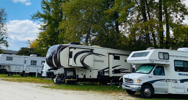 Village Inn On The Lake