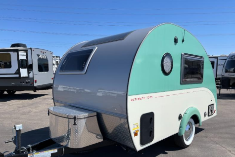 2023 Ultimate Toys Ultimate Traveler