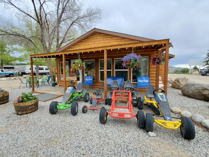 Snowy Peaks RV & Mobile Park